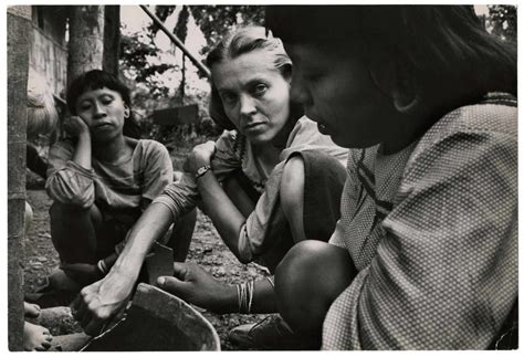 Elisabeth Elliot .